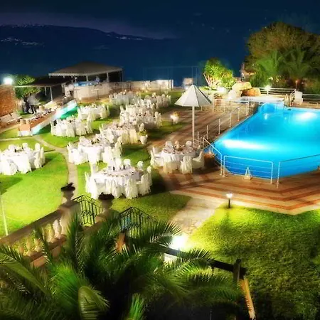 Szálloda Paradise Art 4*